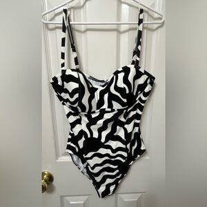 EUC—LOFT Beach Black and White Women’s One Piece Swimsuit, Size M